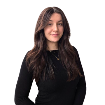 Emma-Aubree_Headshot_Strix-Team_Intermediate-Financial-Technician_Canadian-Aerospace-Defence