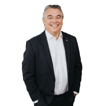 Michel-Dion_Photo_Équipe-Strix_Président-Directeur-Générale_Aérospatiale-et-Défense-Canadiennes
