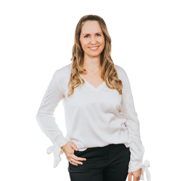 Nicole-Cutura_Headshot_Strix-Team_Senior-Corporate-IP-Paralegal_Canadian-Aerospace-Defence