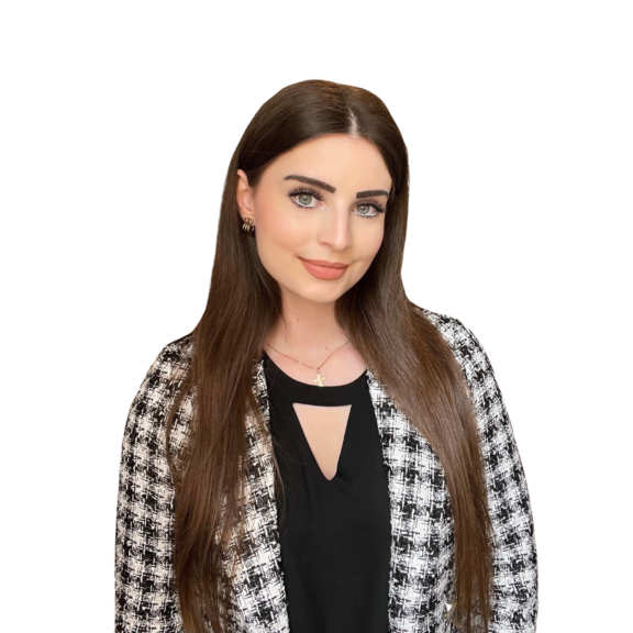Alina-Makowski_Headshot_Strix-Team_Communication-Event-Manager_Canadian-Aerospace-Defence